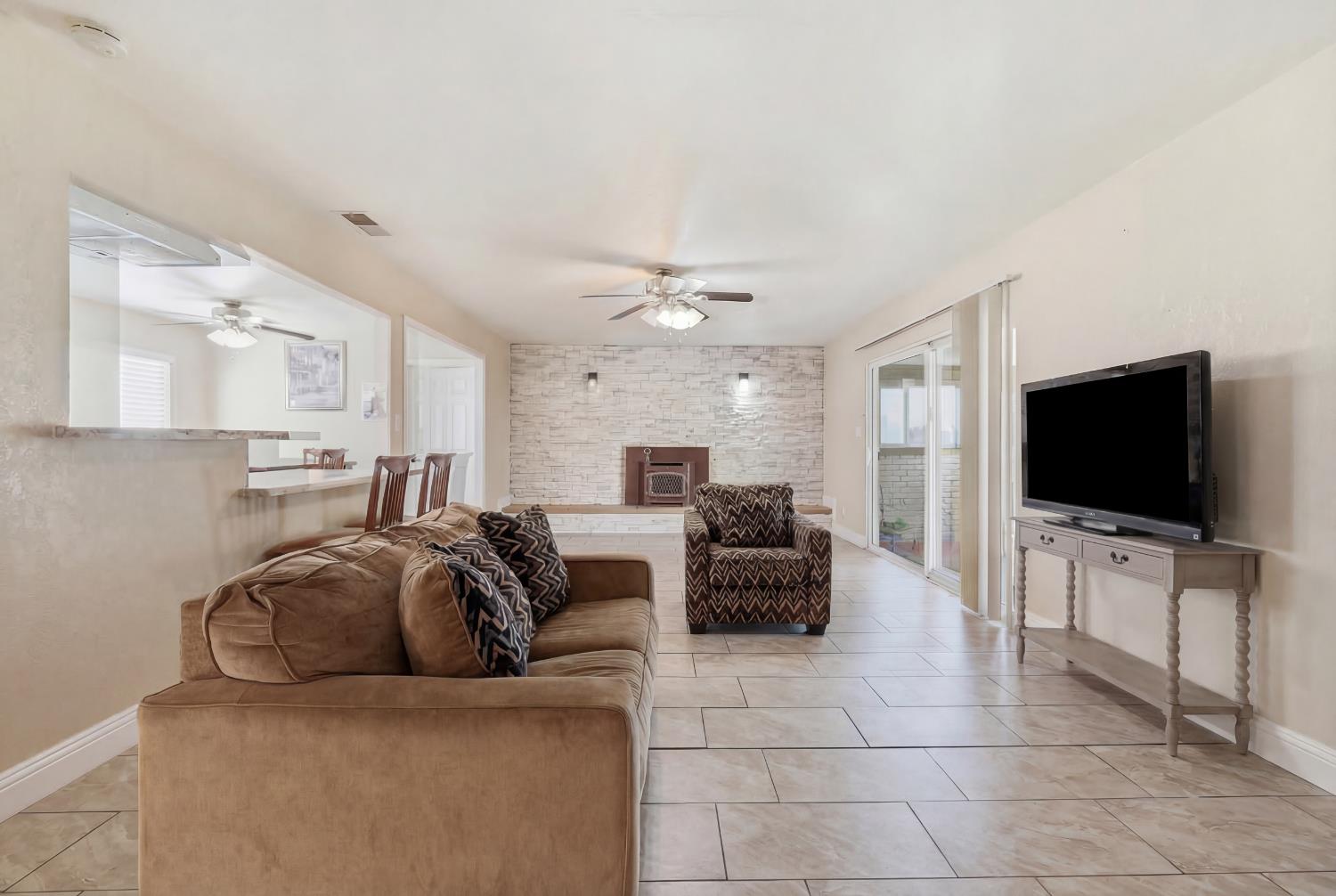 1214 E Mesa Ave, Fresno, CA 93710