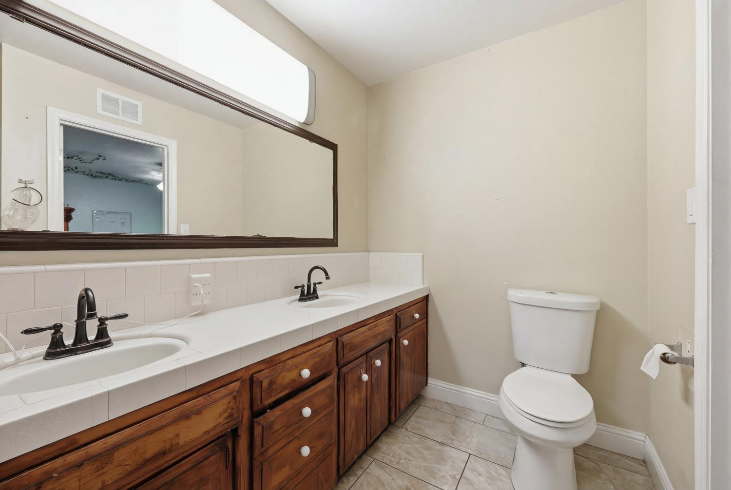 1214 E Mesa Ave, Fresno, CA 93710