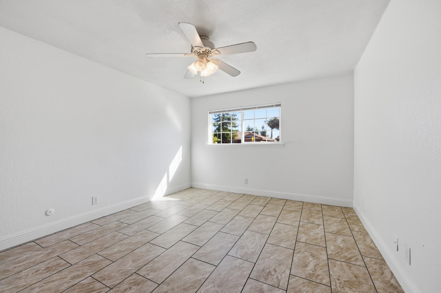 1214 E Mesa Ave, Fresno, CA 93710