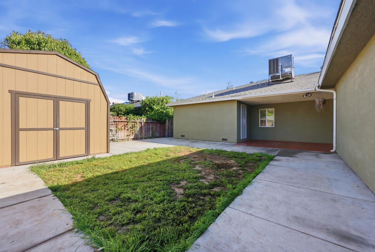 1214 E Mesa Ave, Fresno, CA 93710