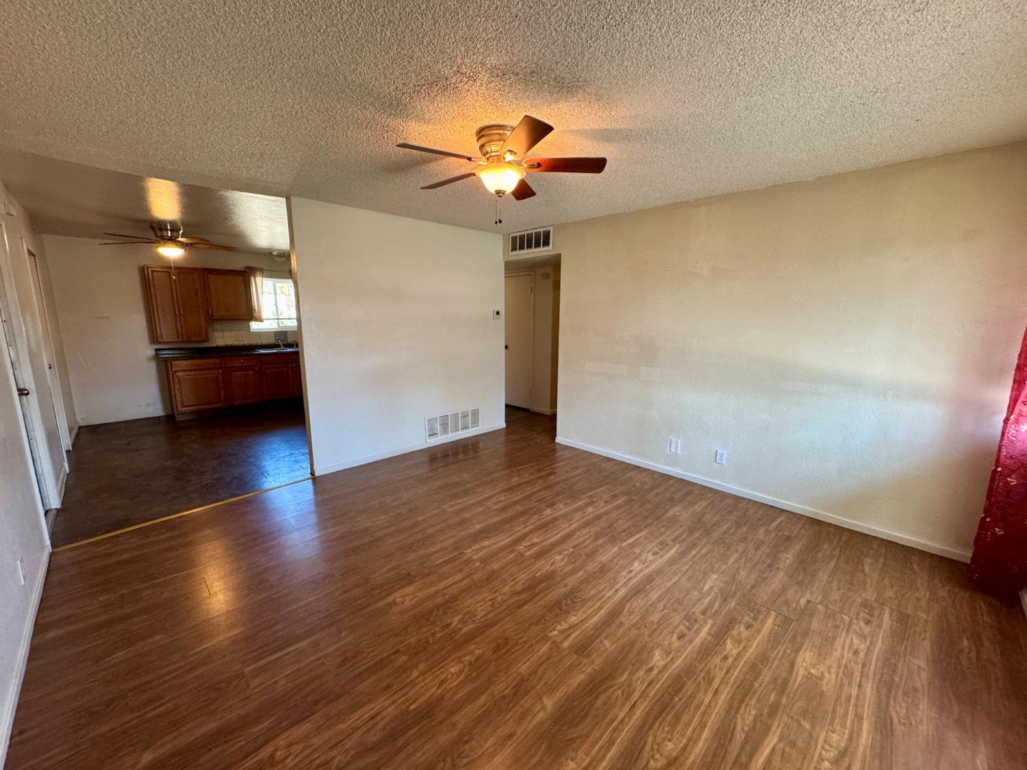 14578 W D St, Kerman, CA 93630