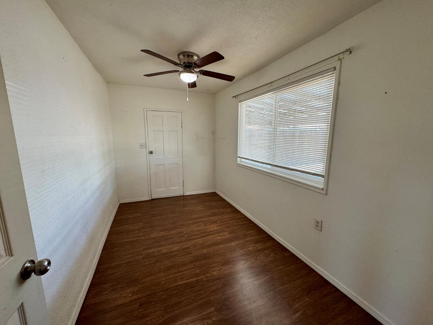 14578 W D St, Kerman, CA 93630