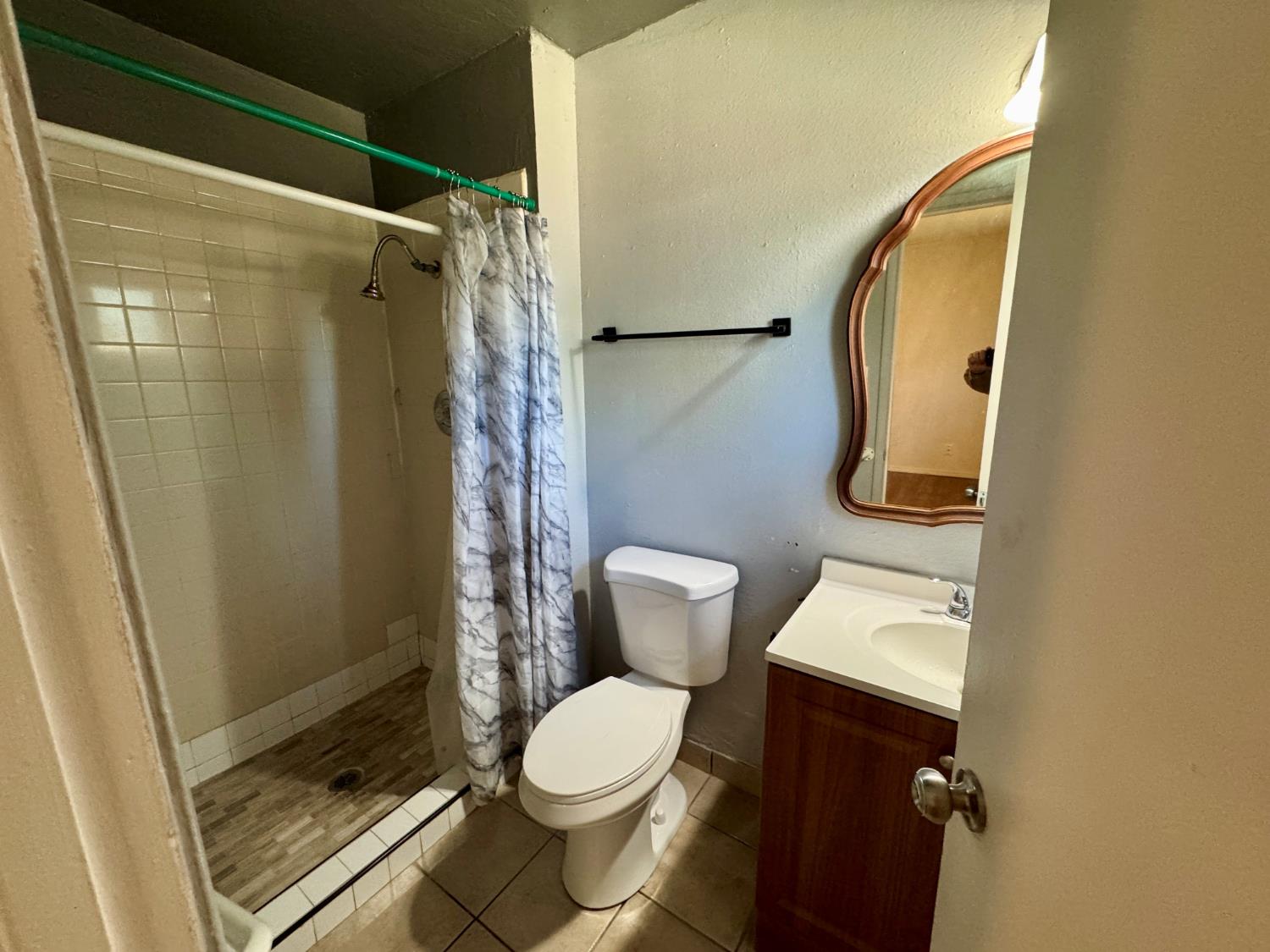 14578 W D St, Kerman, CA 93630