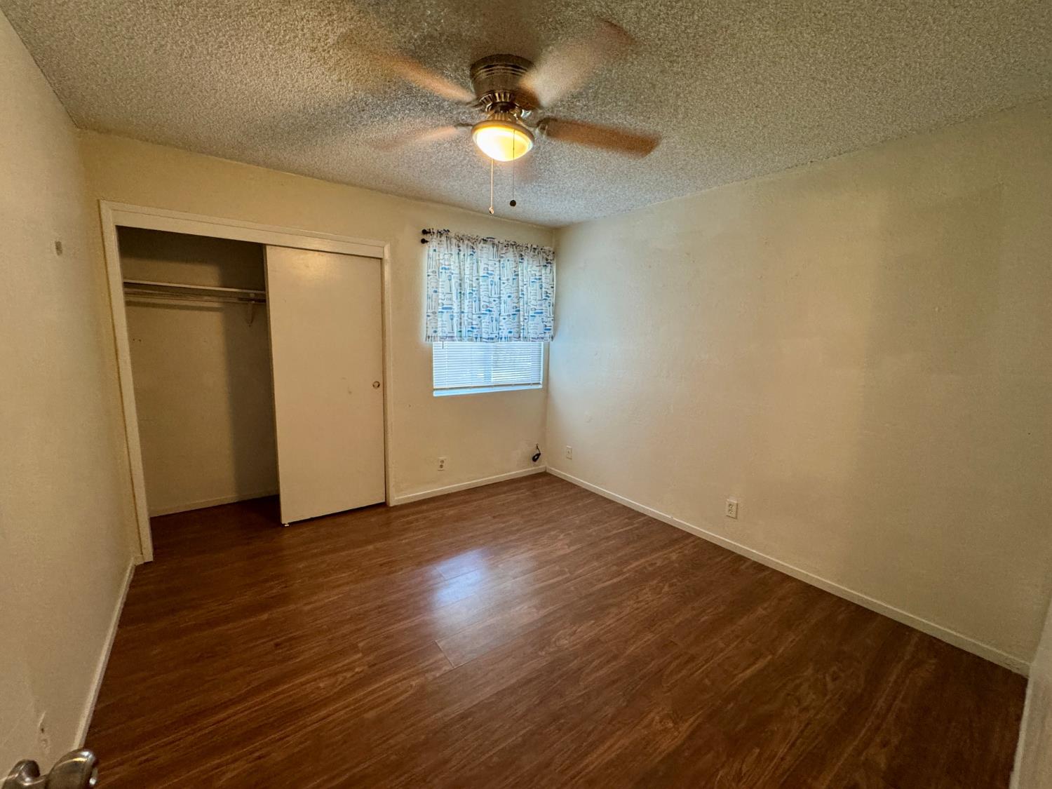 14578 W D St, Kerman, CA 93630