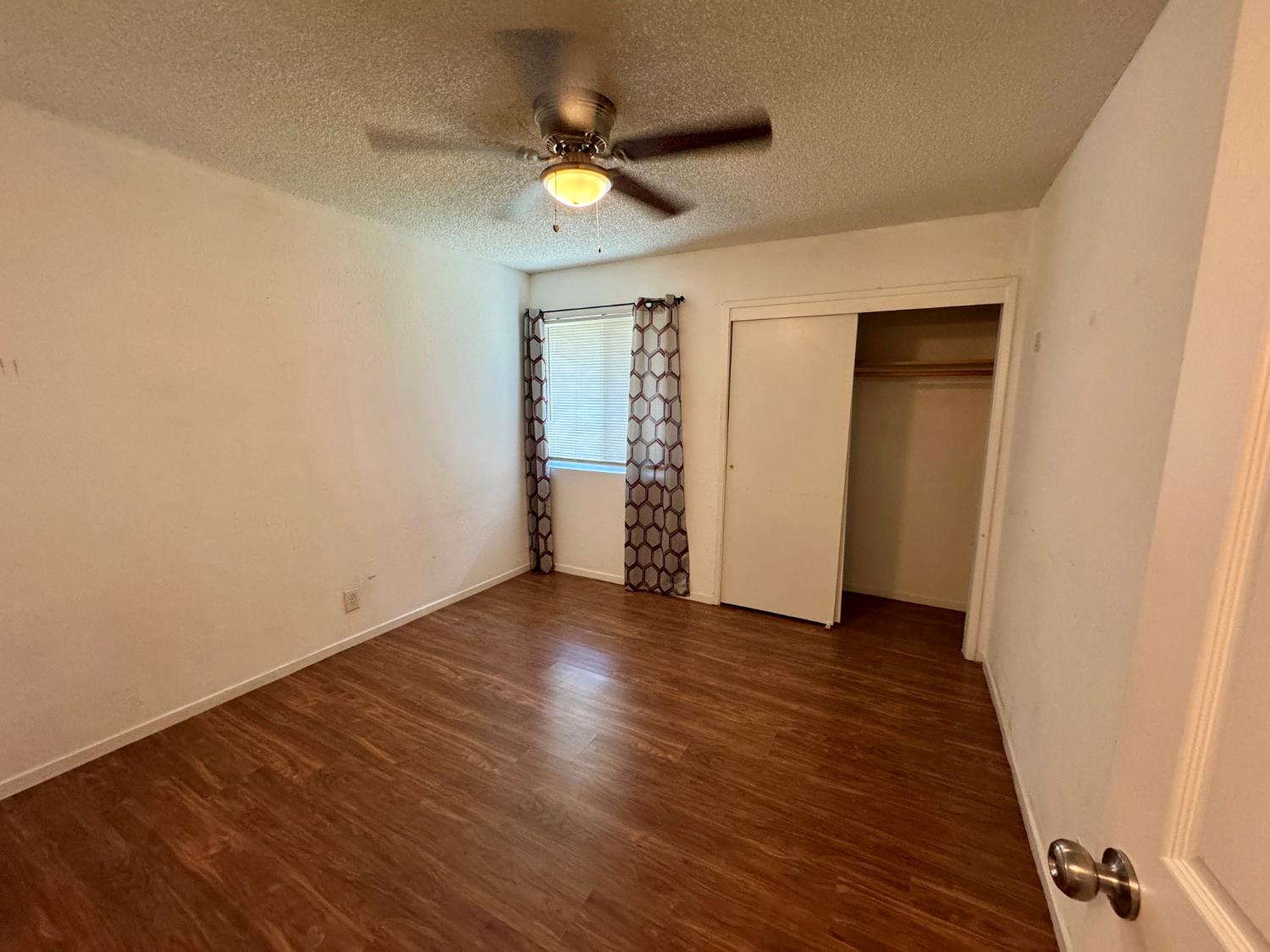 14578 W D St, Kerman, CA 93630