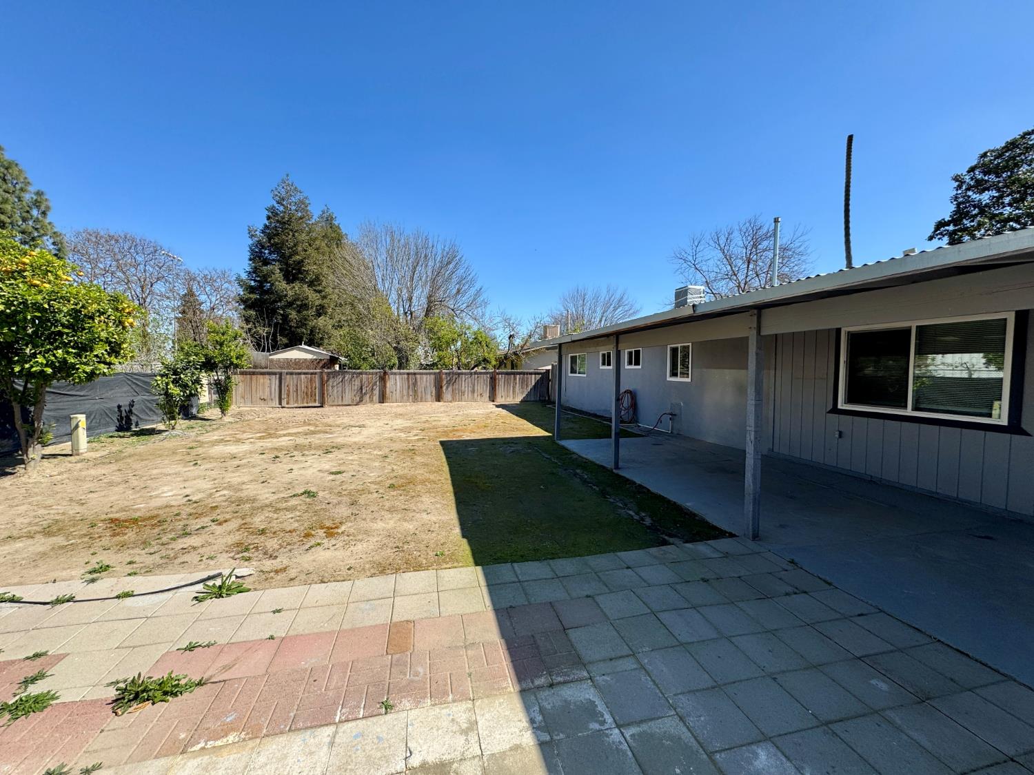 14578 W D St, Kerman, CA 93630