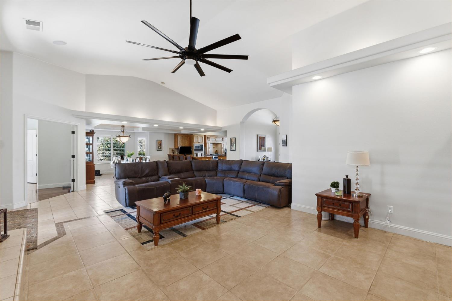 3296 Hollow Ave, Madera, CA 93637