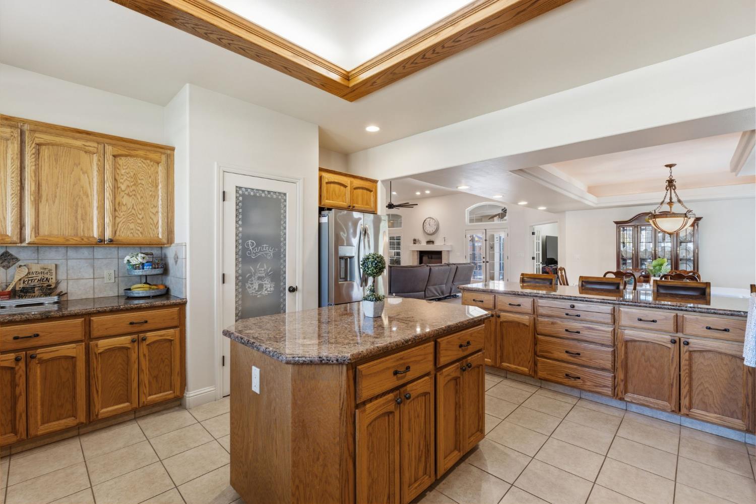 3296 Hollow Ave, Madera, CA 93637