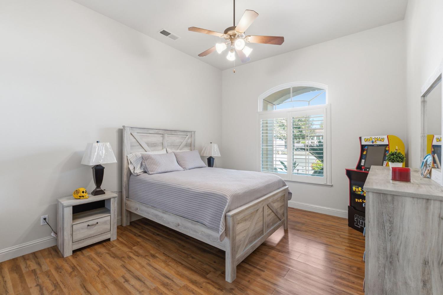 3296 Hollow Ave, Madera, CA 93637