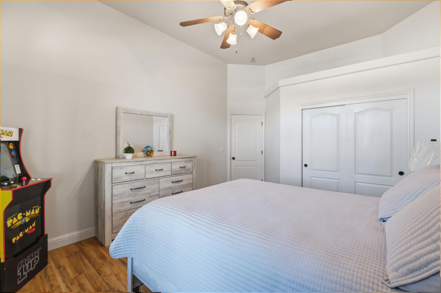 3296 Hollow Ave, Madera, CA 93637