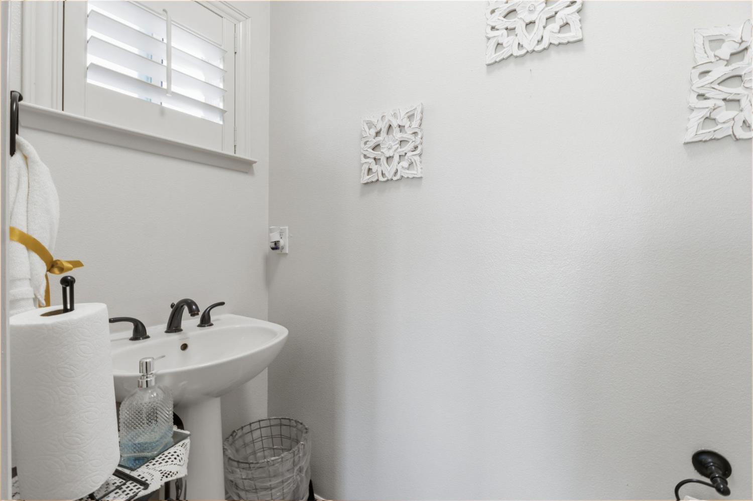 3296 Hollow Ave, Madera, CA 93637