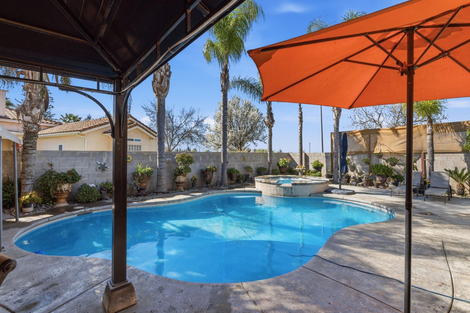 3296 Hollow Ave, Madera, CA 93637