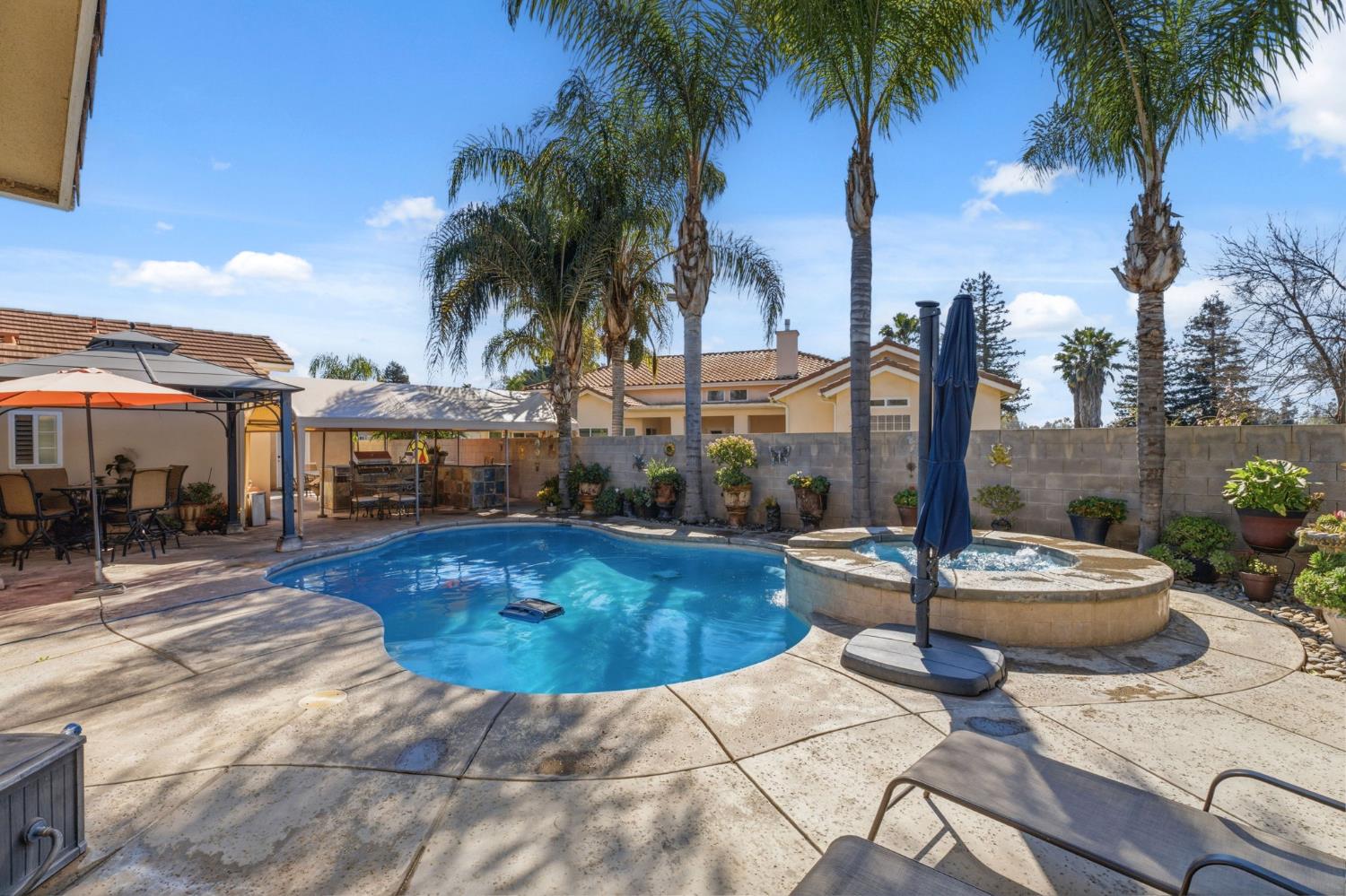 3296 Hollow Ave, Madera, CA 93637