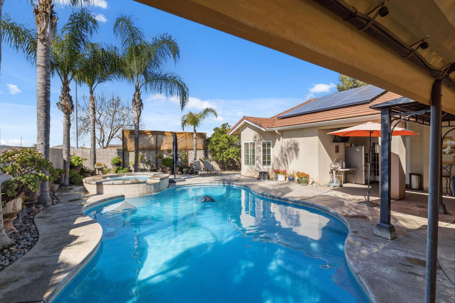 3296 Hollow Ave, Madera, CA 93637