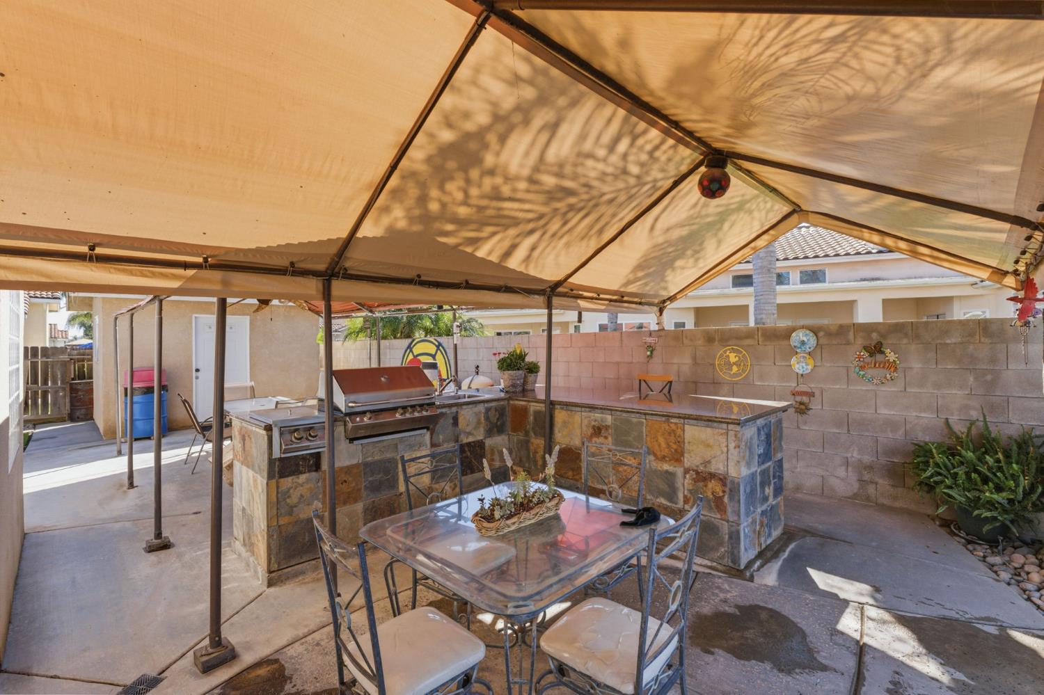 3296 Hollow Ave, Madera, CA 93637