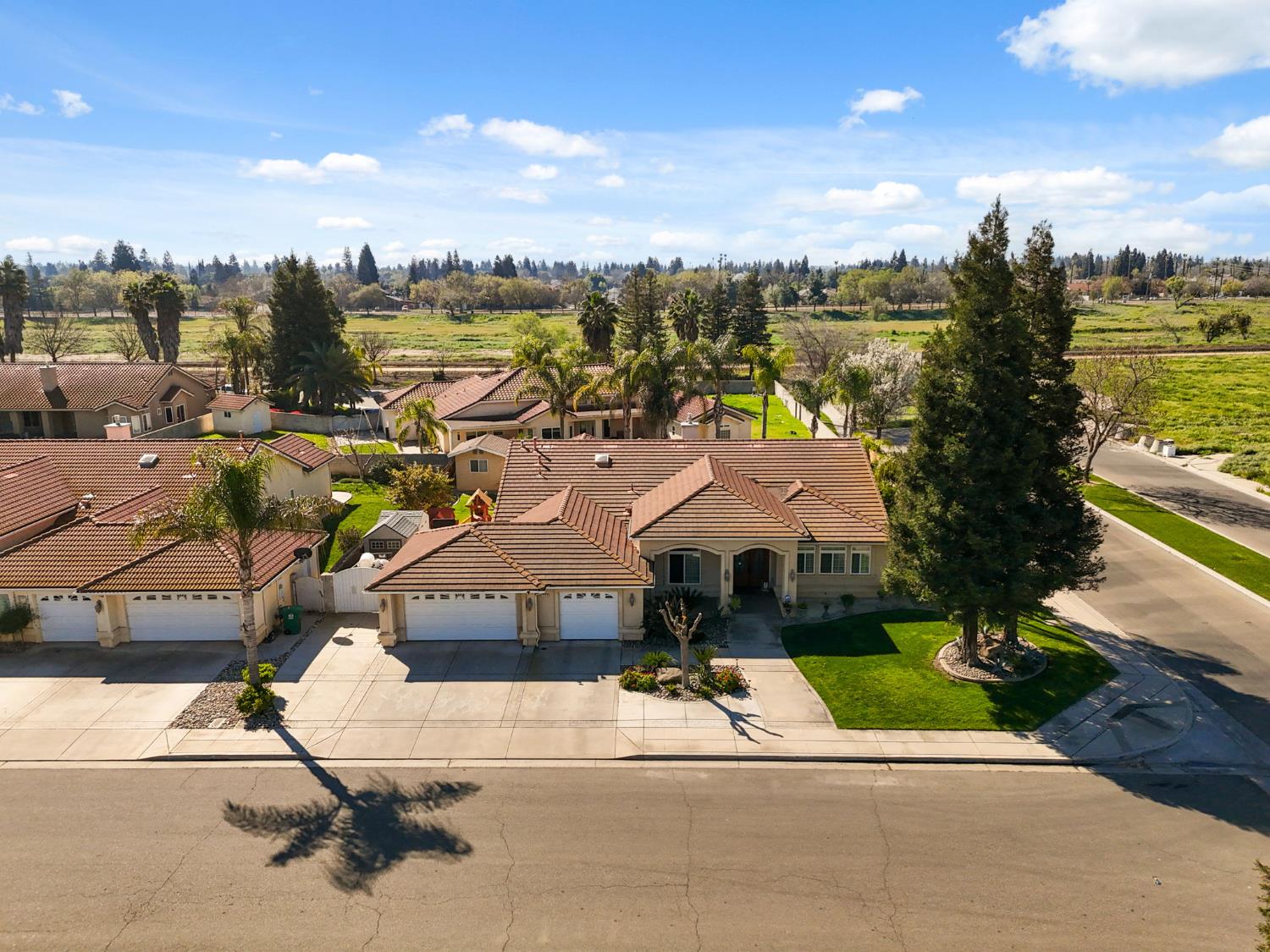 3296 Hollow Ave, Madera, CA 93637