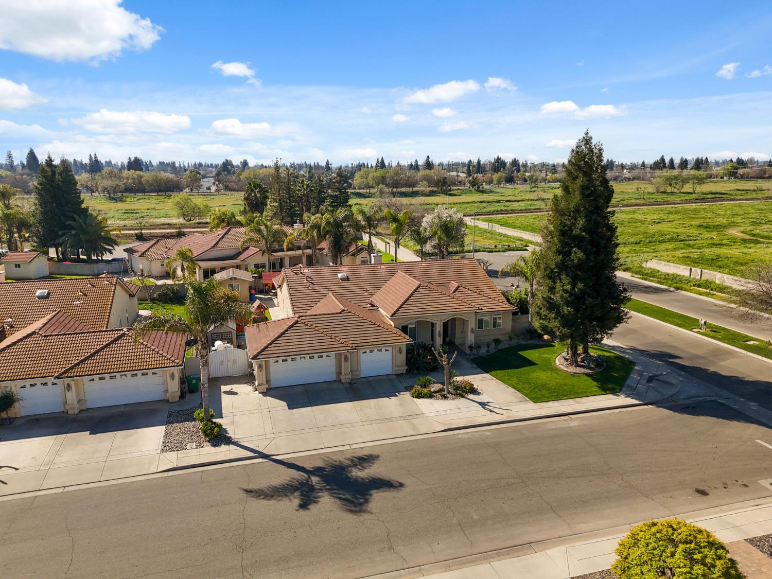 3296 Hollow Ave, Madera, CA 93637