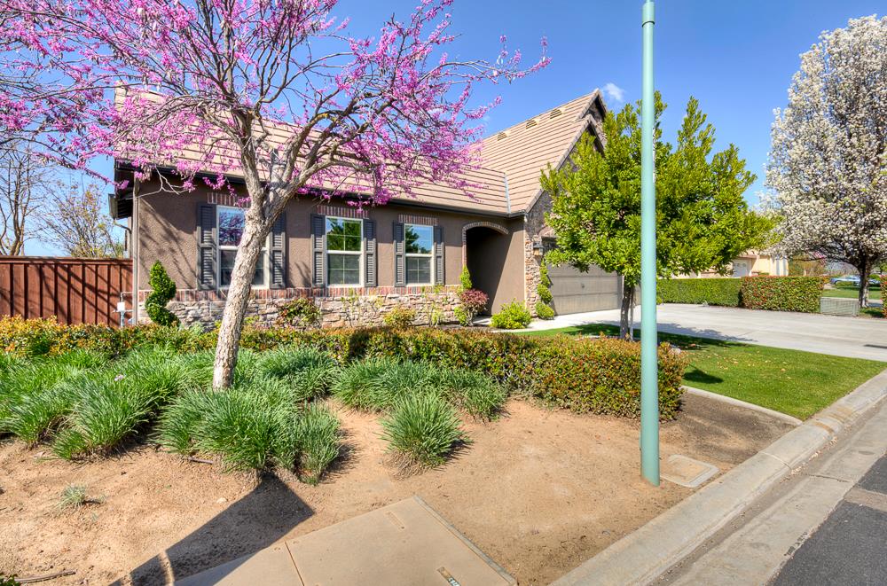 4249 N Waterside Dr, Clovis, CA 93619