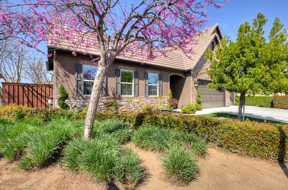 4249 N Waterside Dr, Clovis, CA 93619