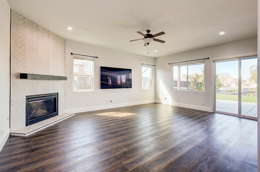 4249 N Waterside Dr, Clovis, CA 93619