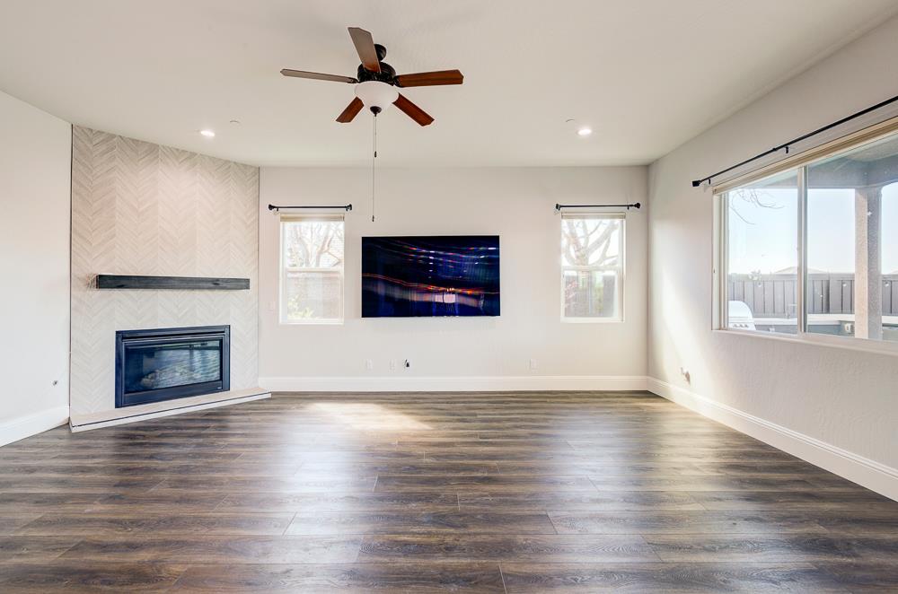 4249 N Waterside Dr, Clovis, CA 93619