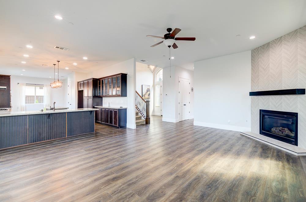 4249 N Waterside Dr, Clovis, CA 93619