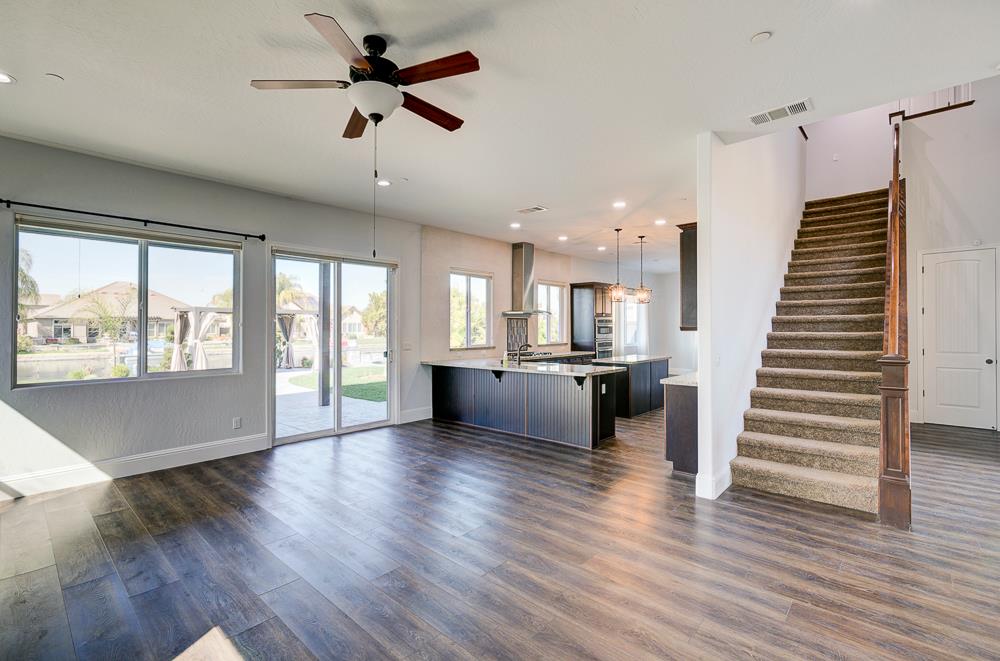 4249 N Waterside Dr, Clovis, CA 93619