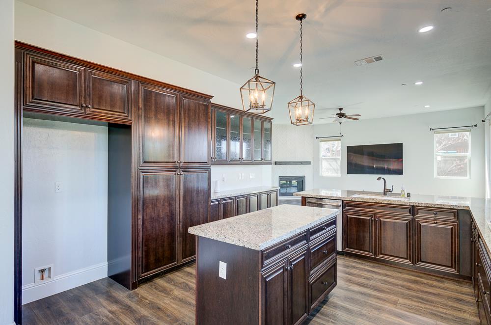 4249 N Waterside Dr, Clovis, CA 93619