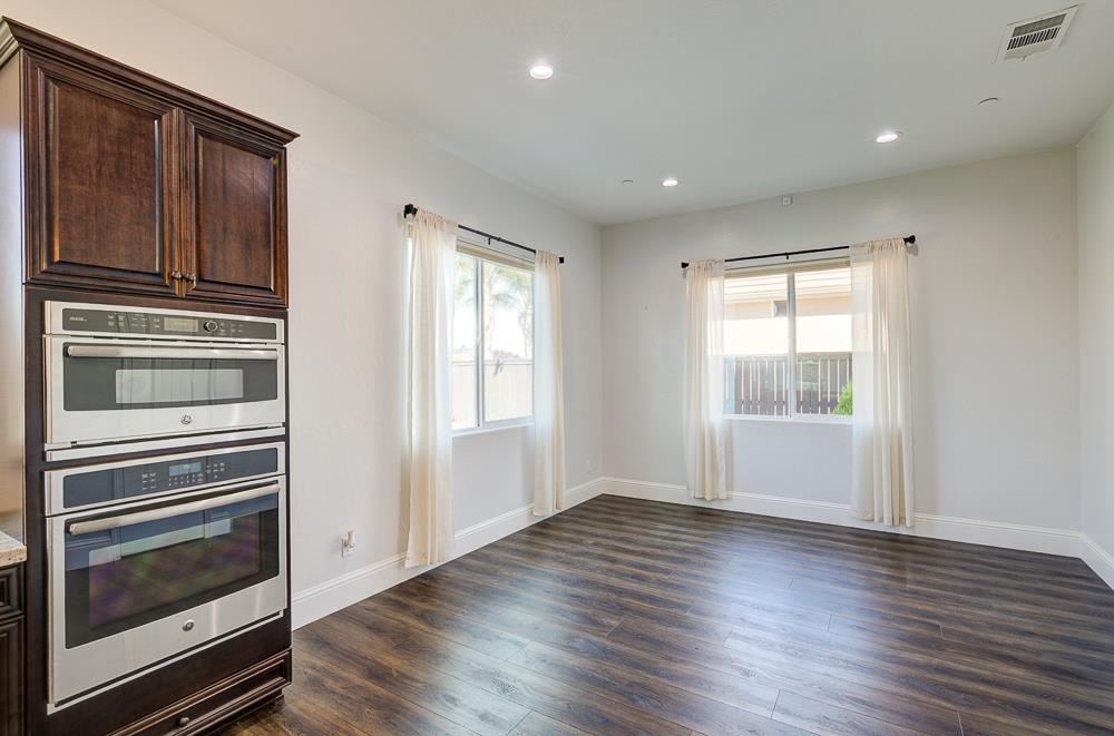 4249 N Waterside Dr, Clovis, CA 93619