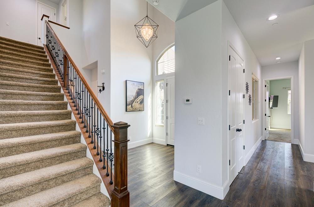 4249 N Waterside Dr, Clovis, CA 93619