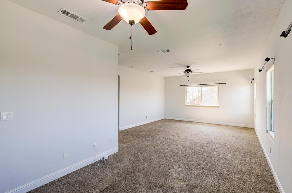 4249 N Waterside Dr, Clovis, CA 93619