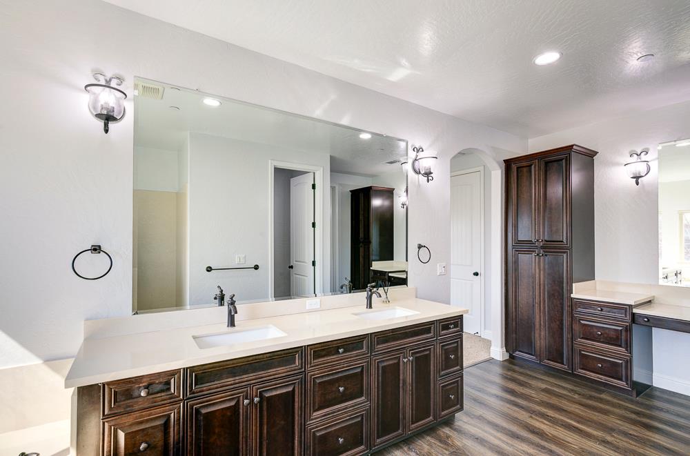 4249 N Waterside Dr, Clovis, CA 93619