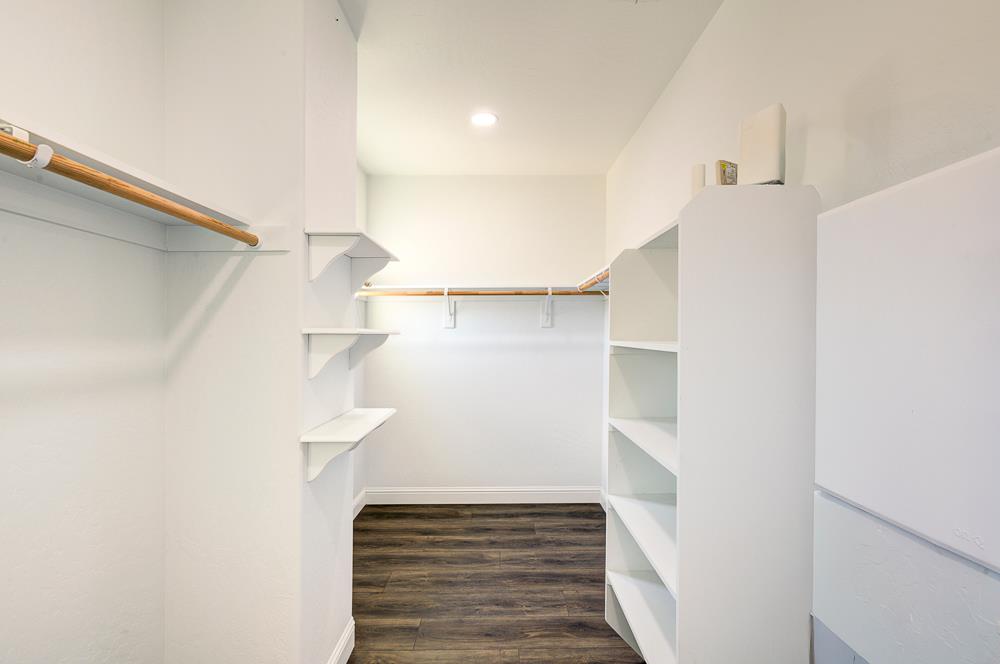 4249 N Waterside Dr, Clovis, CA 93619