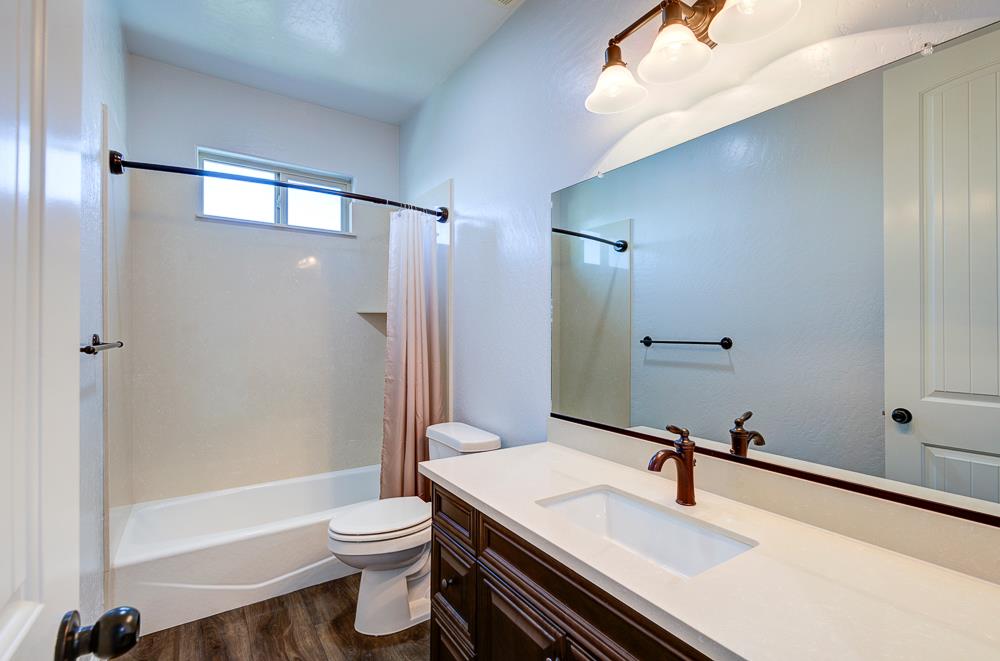 4249 N Waterside Dr, Clovis, CA 93619