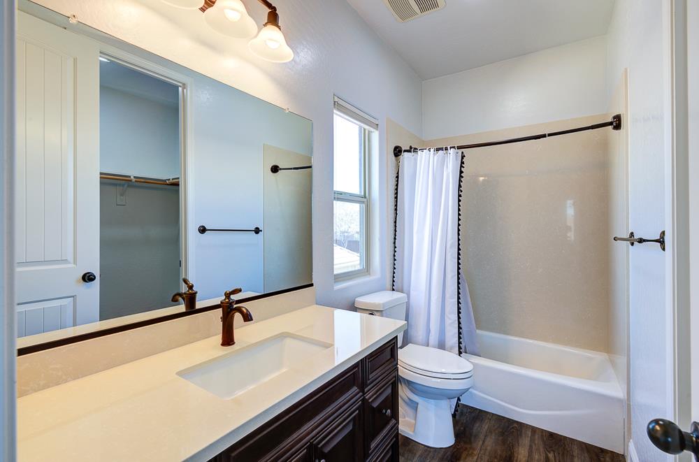 4249 N Waterside Dr, Clovis, CA 93619