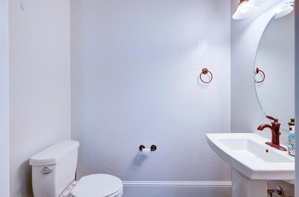 4249 N Waterside Dr, Clovis, CA 93619