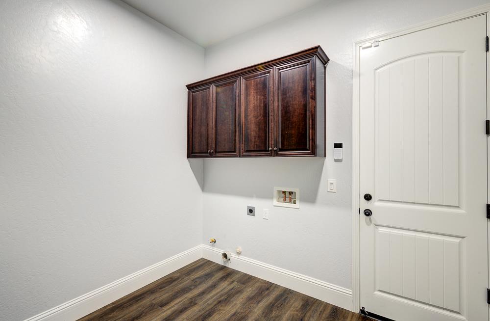 4249 N Waterside Dr, Clovis, CA 93619