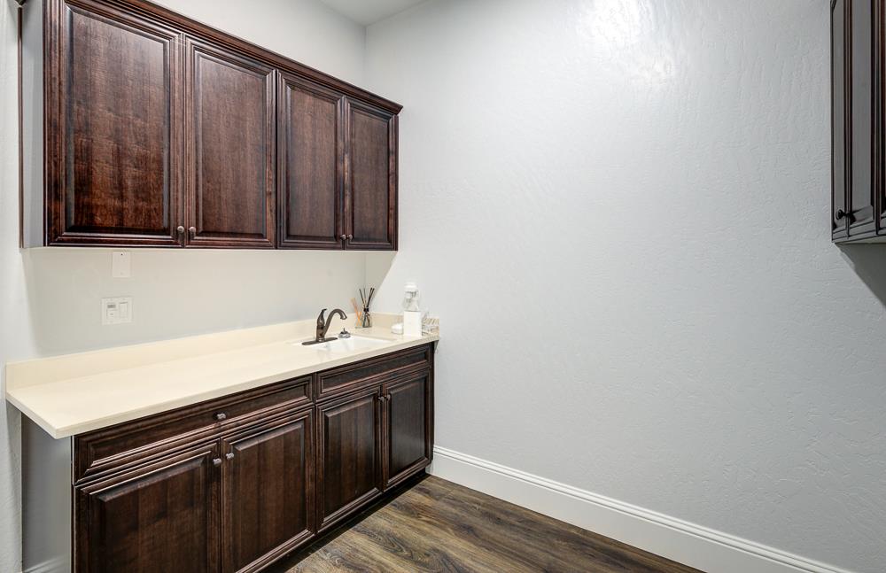 4249 N Waterside Dr, Clovis, CA 93619