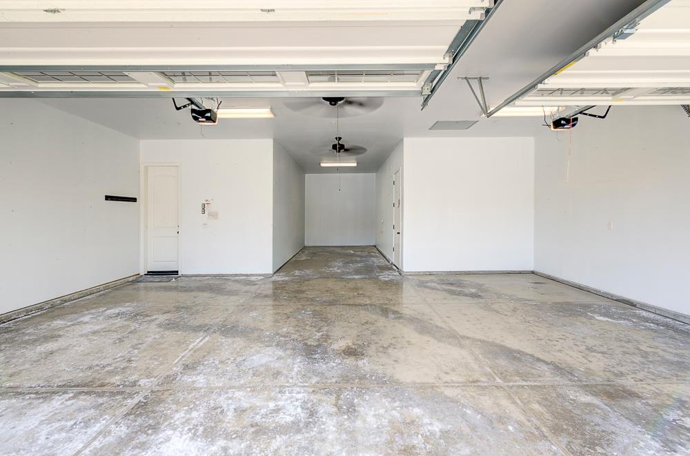 4249 N Waterside Dr, Clovis, CA 93619