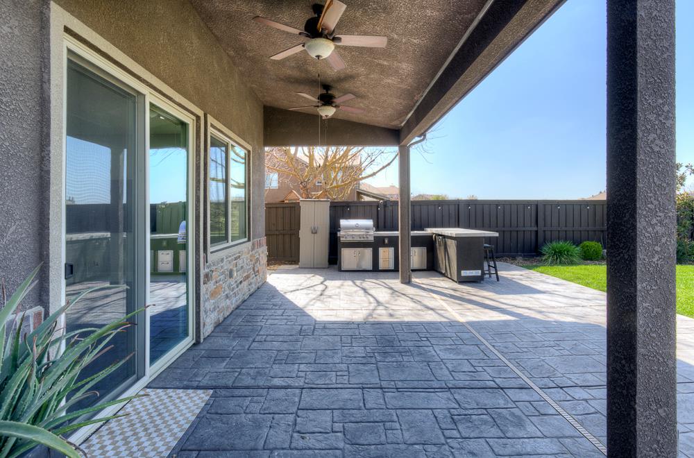 4249 N Waterside Dr, Clovis, CA 93619