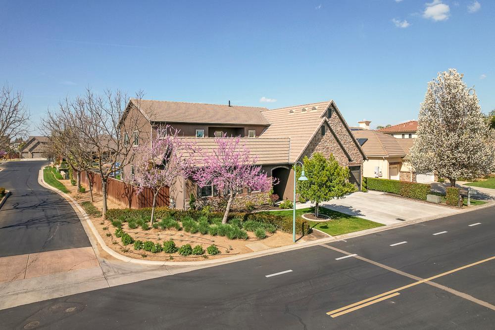 4249 N Waterside Dr, Clovis, CA 93619