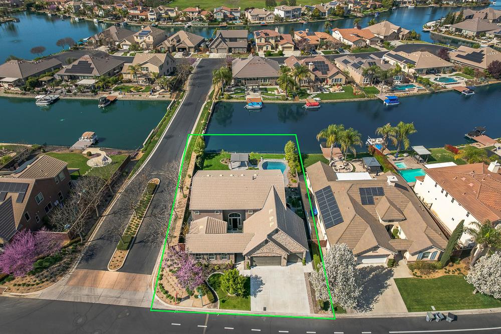 4249 N Waterside Dr, Clovis, CA 93619