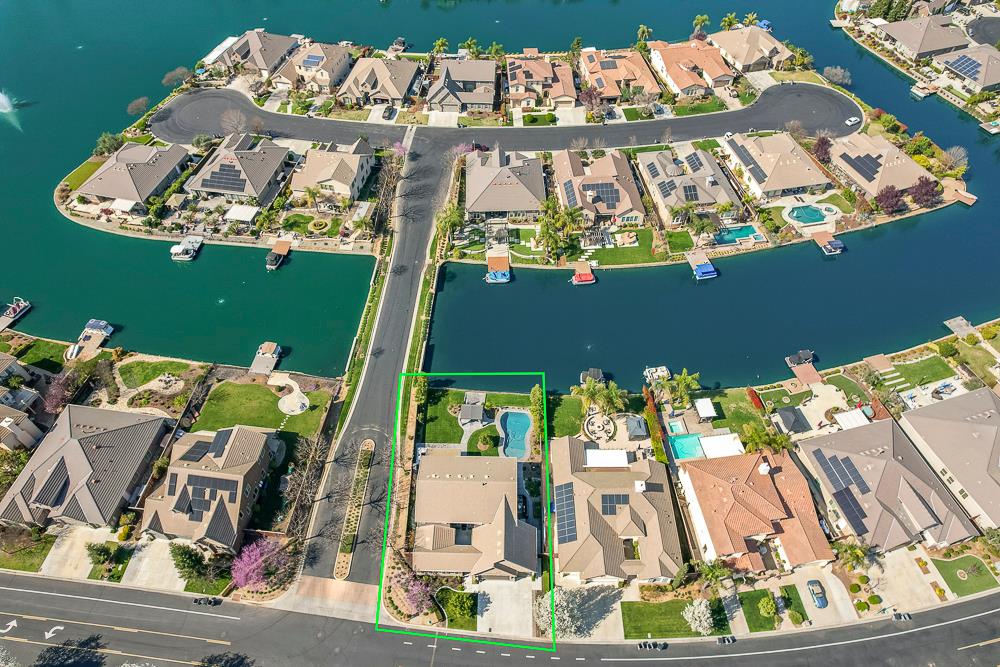 4249 N Waterside Dr, Clovis, CA 93619