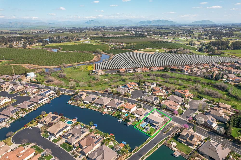 4249 N Waterside Dr, Clovis, CA 93619