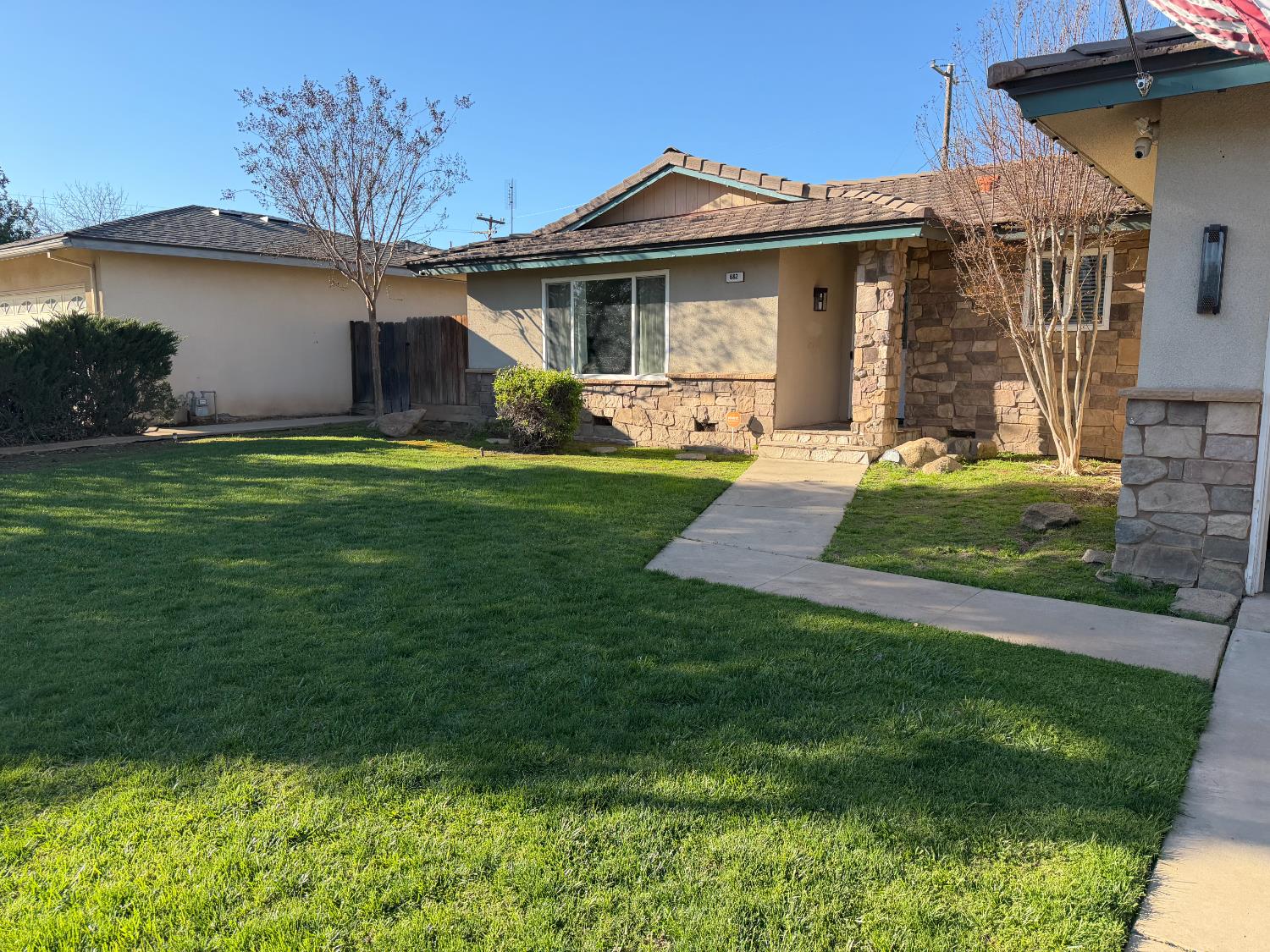 682 E Stuart Ave, Fresno, CA 93710