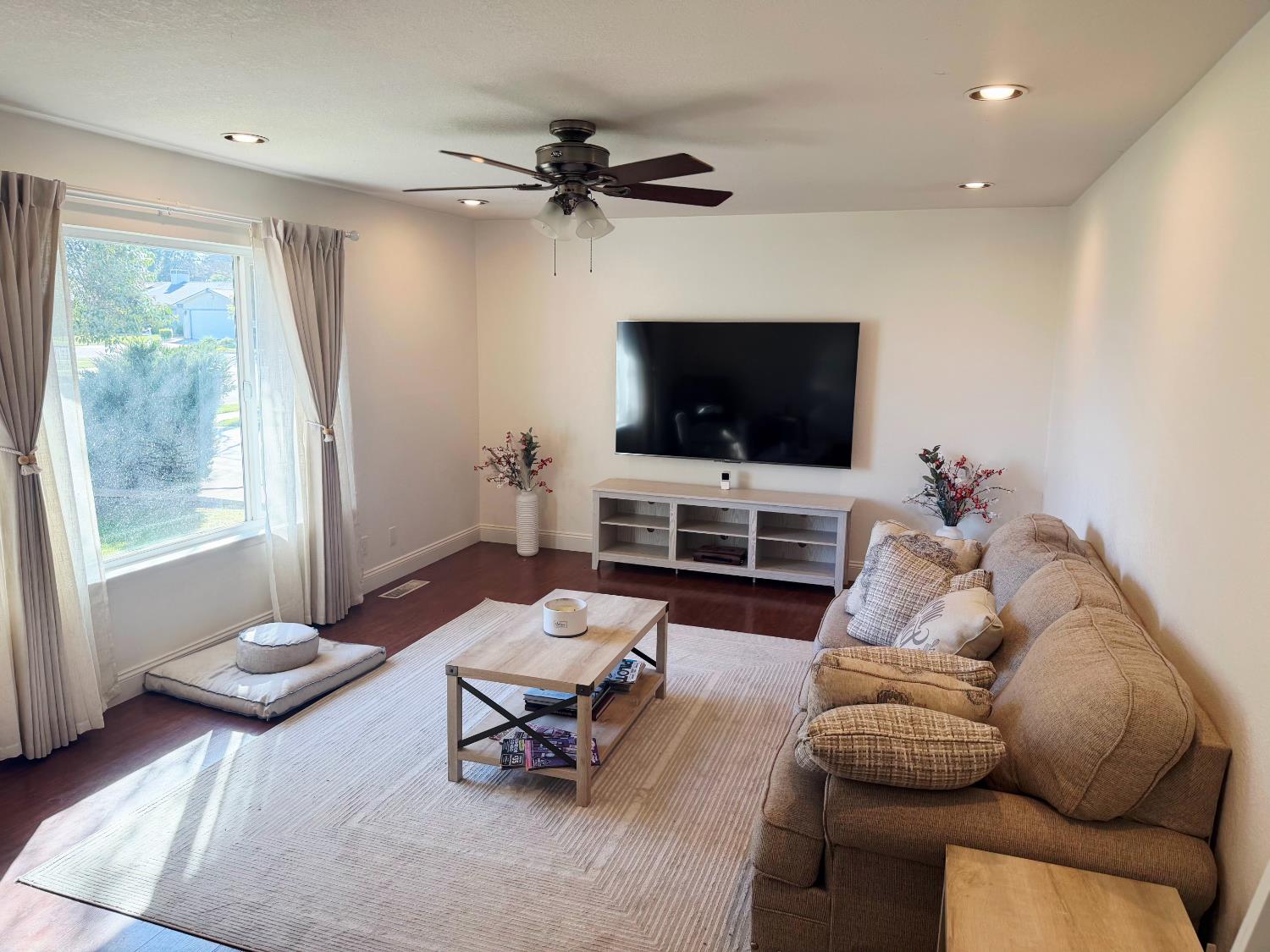 682 E Stuart Ave, Fresno, CA 93710