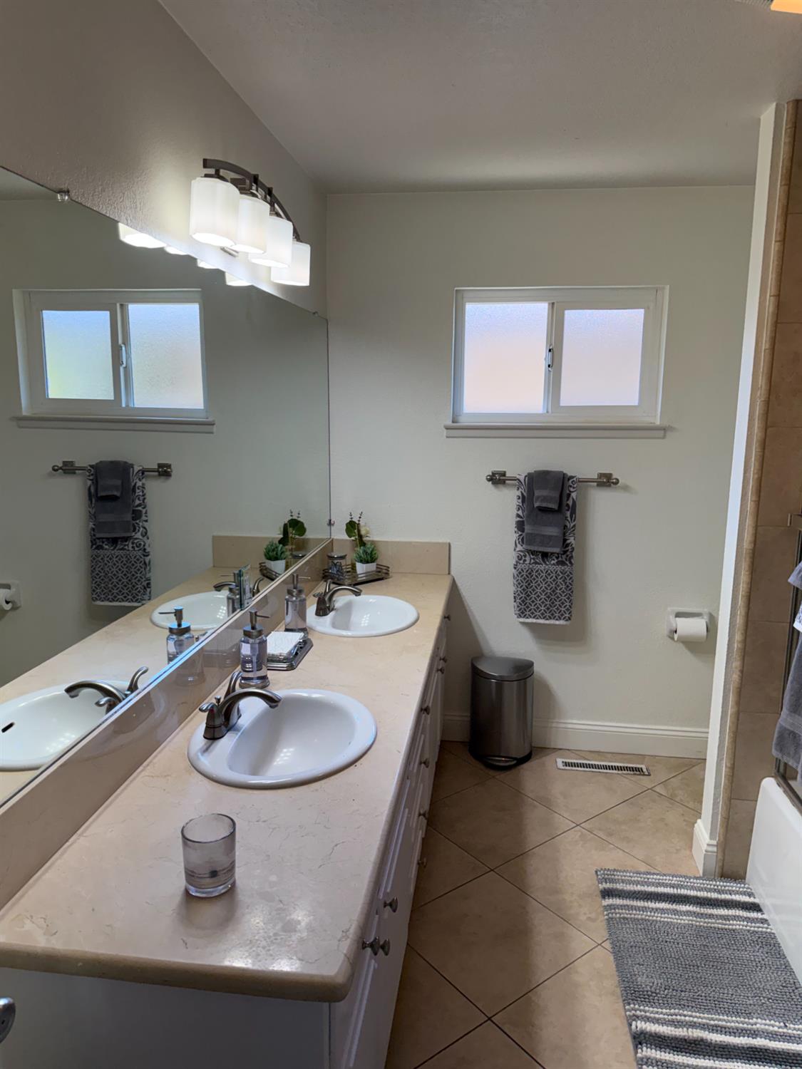 682 E Stuart Ave, Fresno, CA 93710