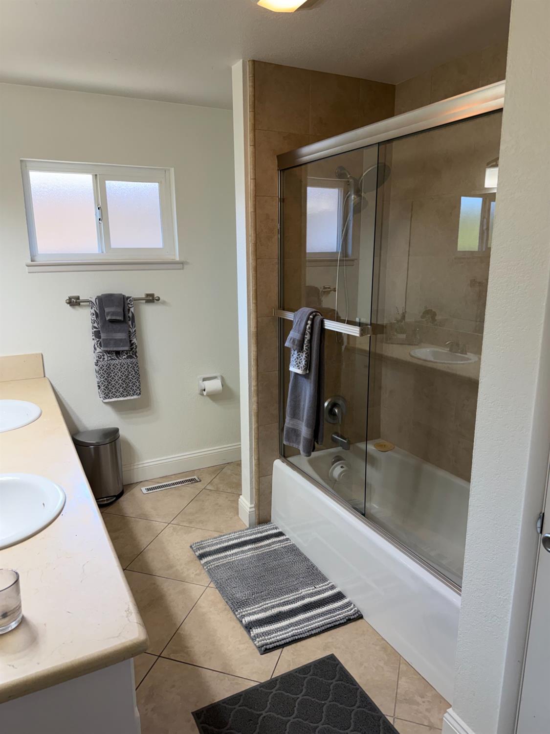 682 E Stuart Ave, Fresno, CA 93710