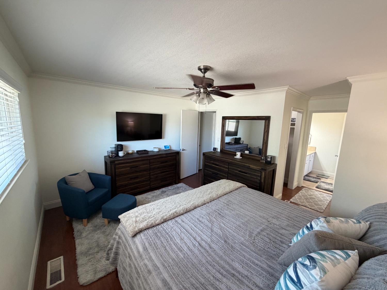 682 E Stuart Ave, Fresno, CA 93710