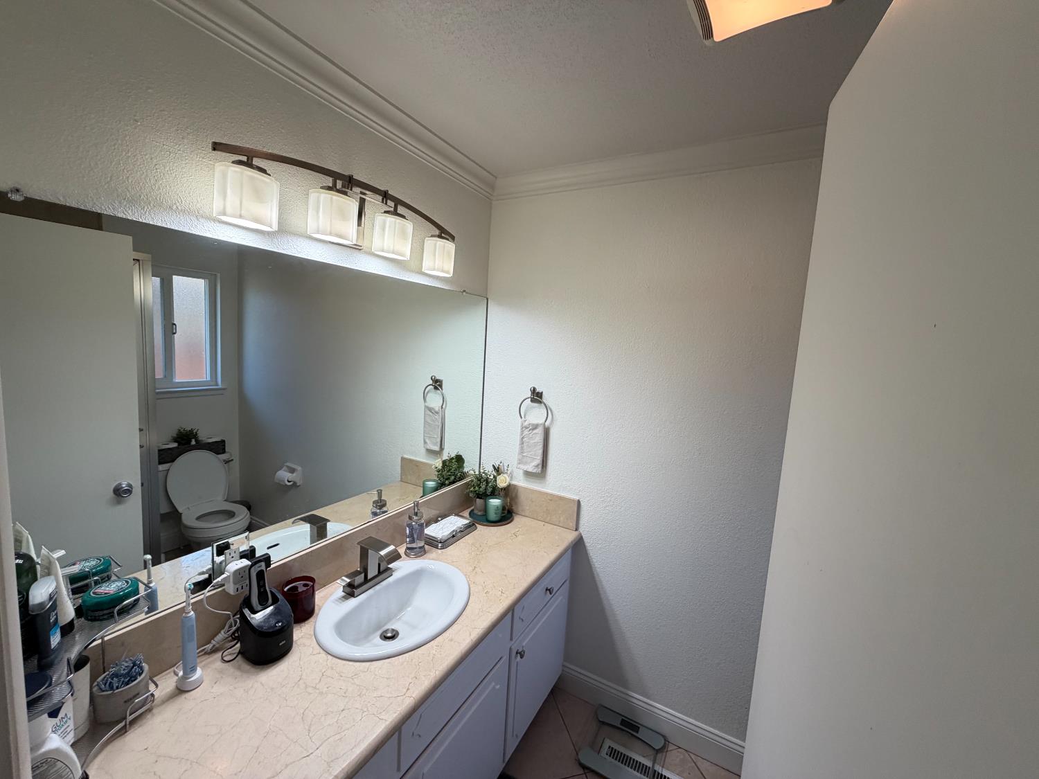 682 E Stuart Ave, Fresno, CA 93710